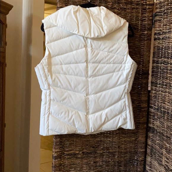 White House Black Market Vest - Picture 3 of 7